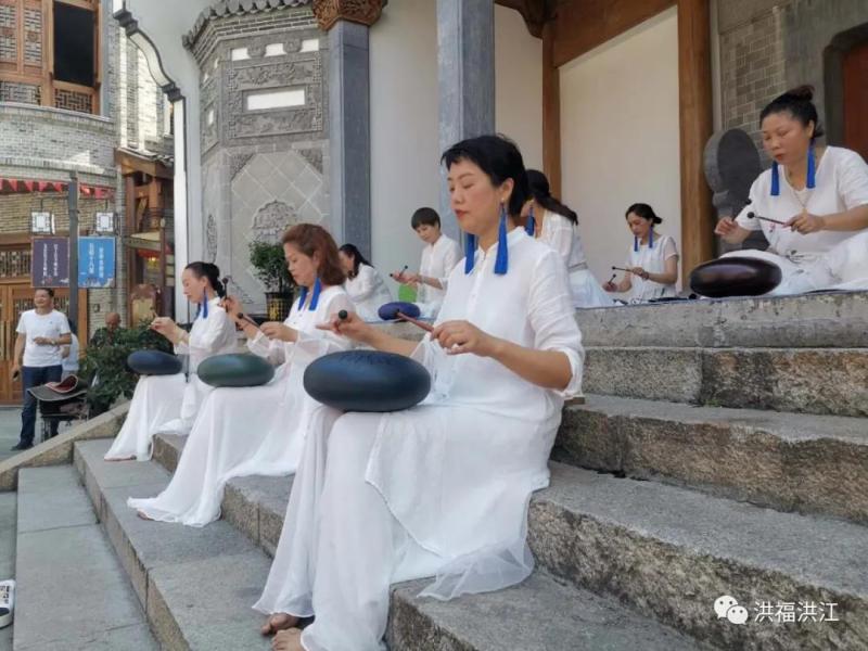 洪江区空灵鼓社亮相古商城文旅小镇