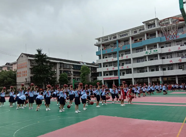 沅陵县荷花池小学举行篮球操展演活动