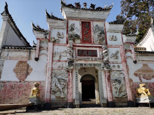 “我是中方传统文化传播者”——荆坪古村文旅驿站举行雷锋青少年志愿者活动