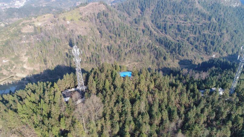 湘鄂川黔革命根据地--塔卧轿顶山碉楼旧址远景.jpg