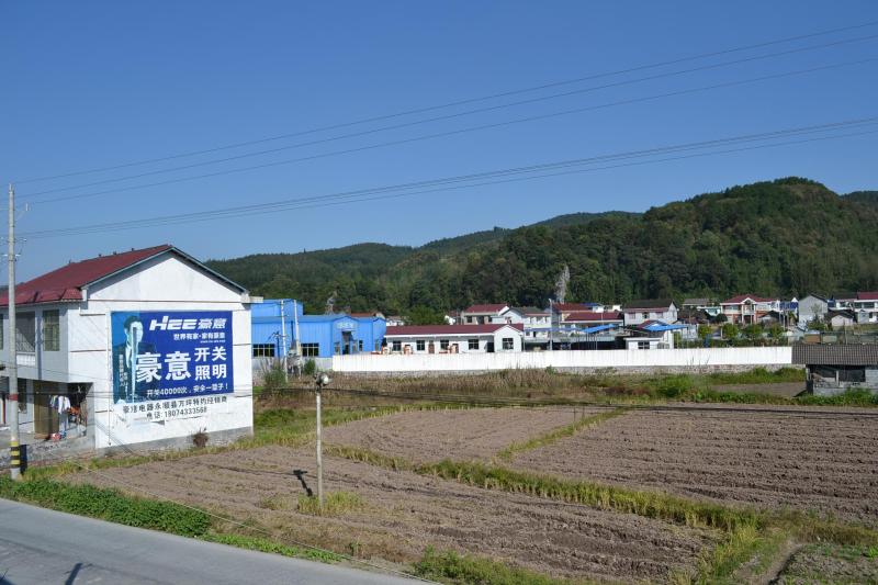 湘鄂川黔革命根据地—十万坪大战战场旧址东面.jpg