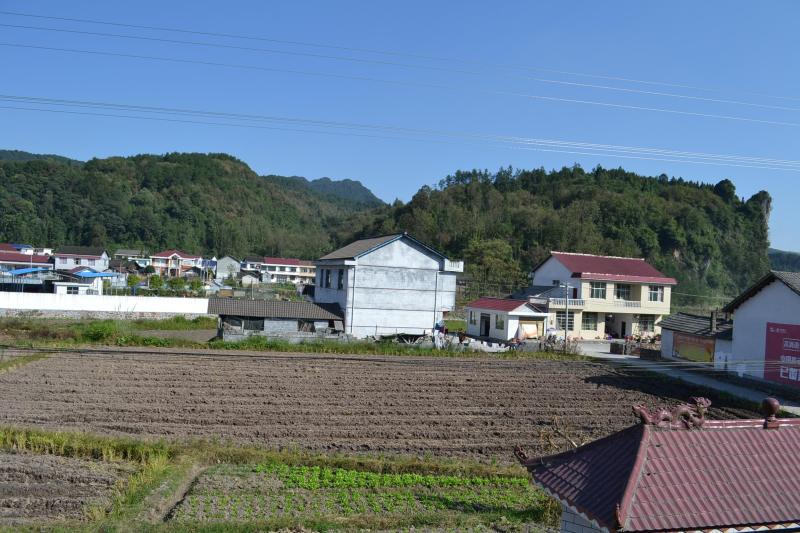 湘鄂川黔革命根据地—十万坪大战战场旧址北面.jpg