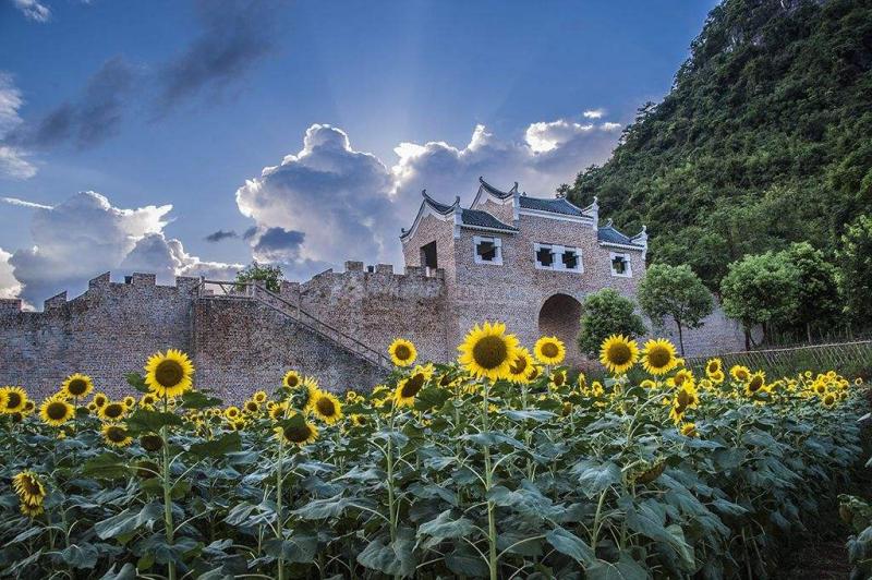 兰溪勾蓝瑶寨位于湖南省永州市江永县兰溪瑶族乡,是一个保存完好的