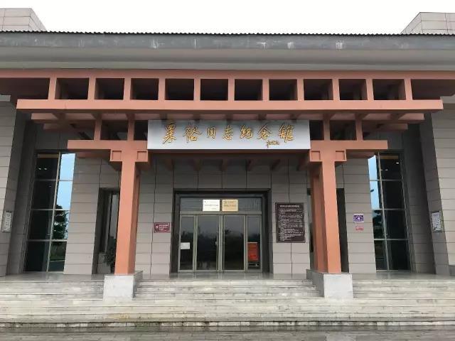 热点粟裕同志纪念馆位于湖南省会同县坪村镇枫木村,距粟裕故居约150米